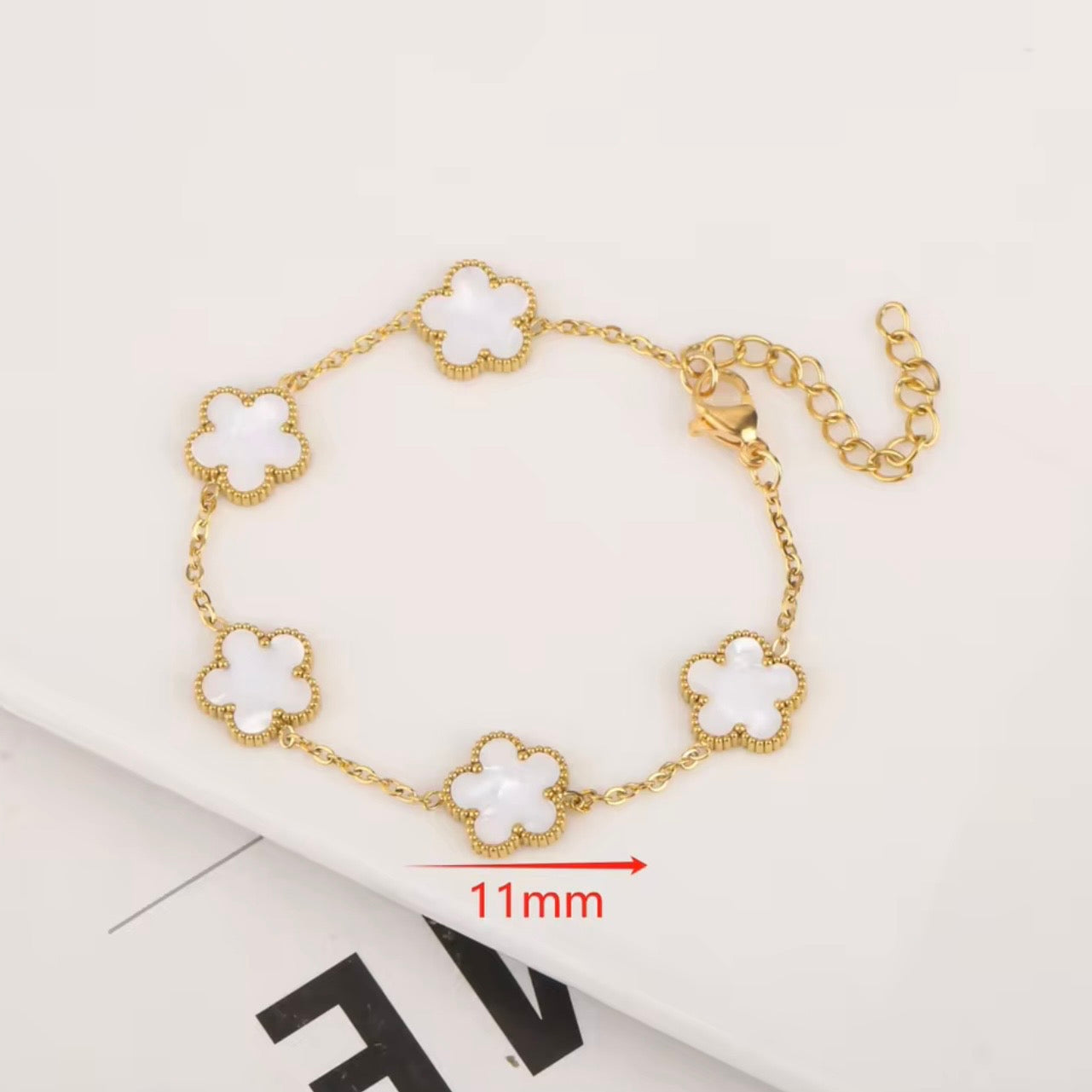 White Clover Flower Bracelet – 18K Gold Plated Stainless Steel (Adjustable)