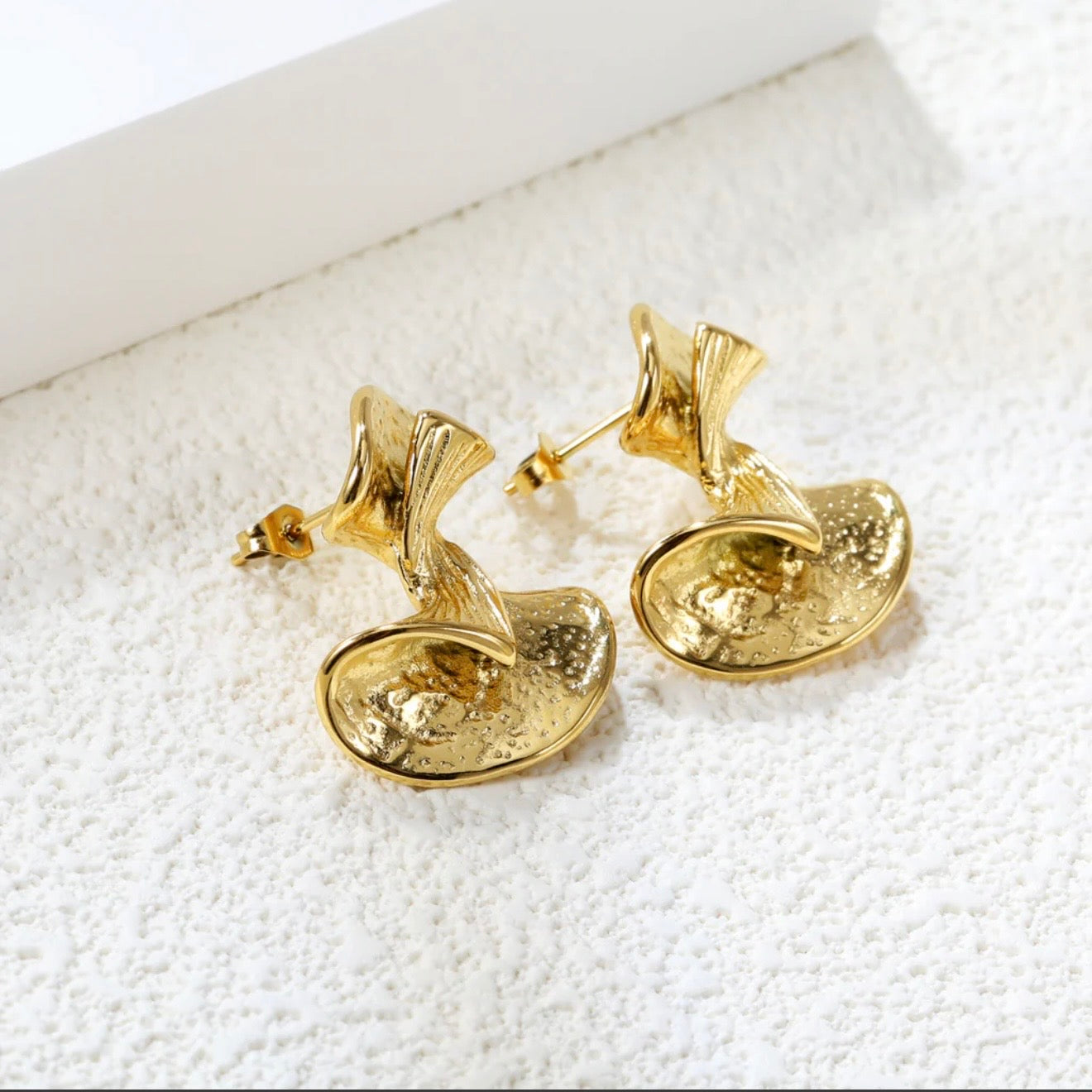 Abstract Gold Statement Earrings – Sculptural Fan Design