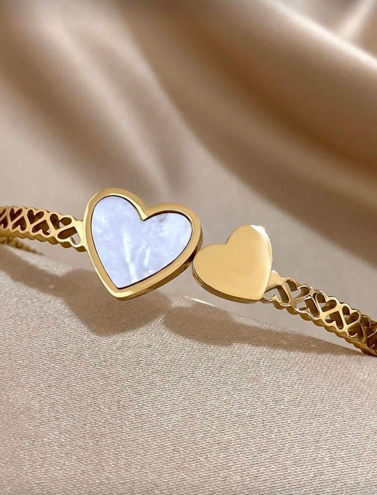 18K Gold Plated Heart Bangle Bracelet – Mother of Pearl Romantic Jewelry