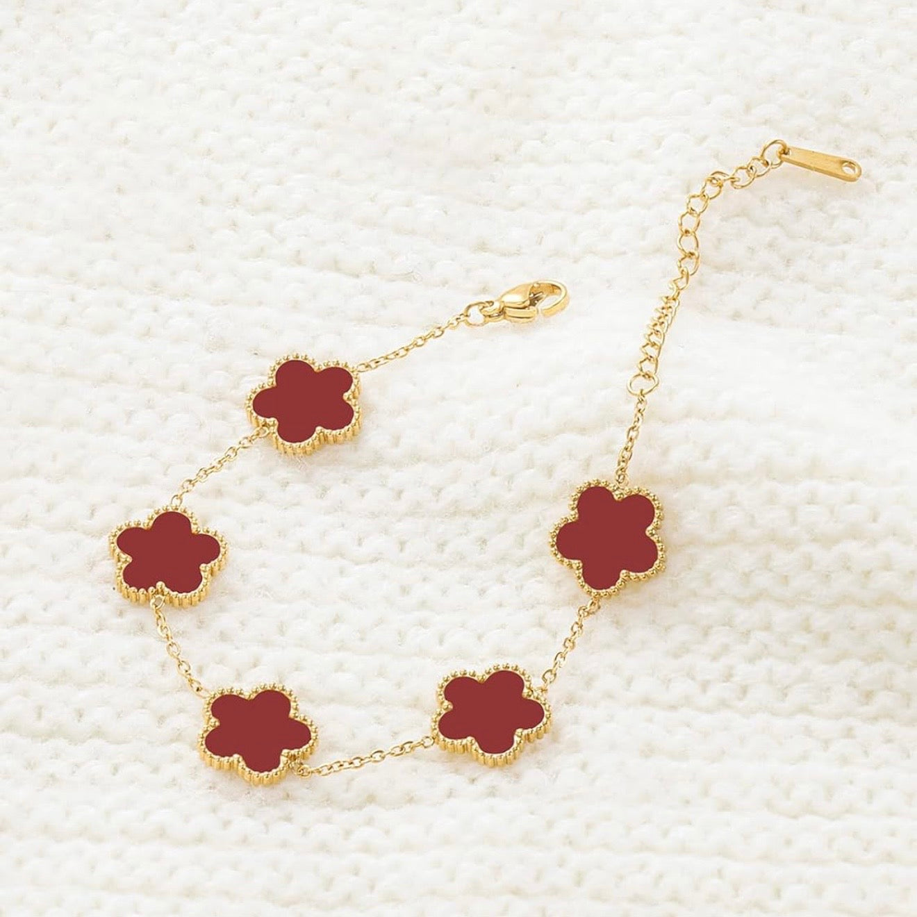 Red Clover Charm Bracelet – 18K Gold Plated Stainless Steel