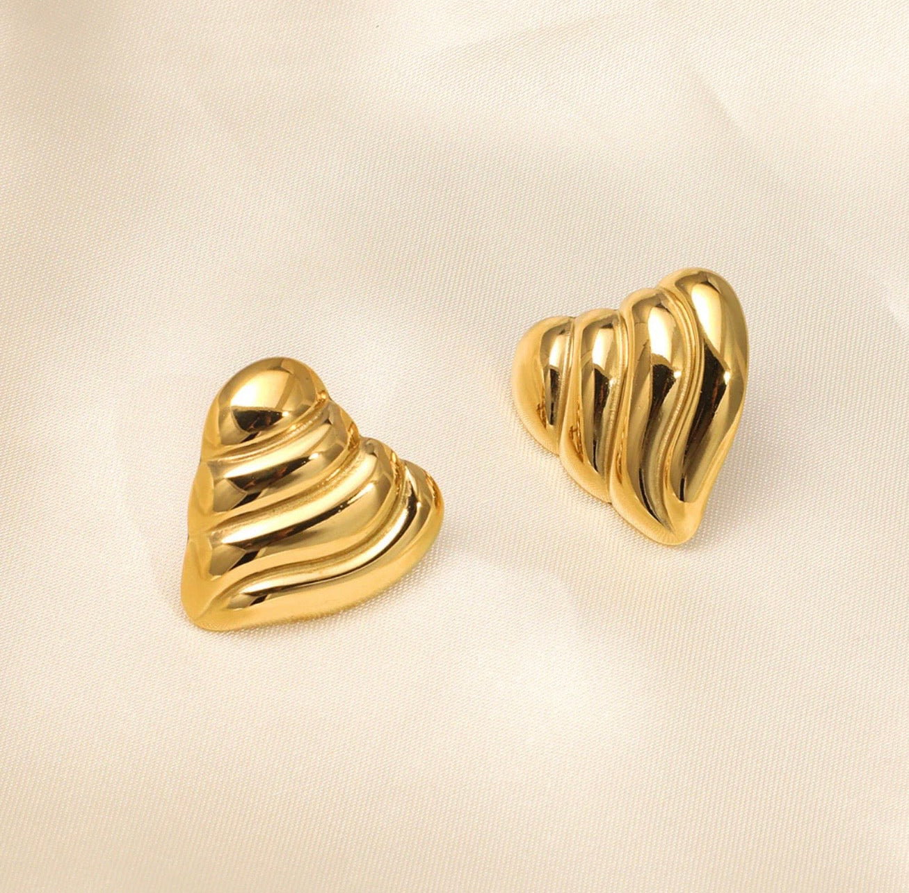 Sculpted Gold Heart Stud Earrings – 18K Gold Plated Stainless Steel
