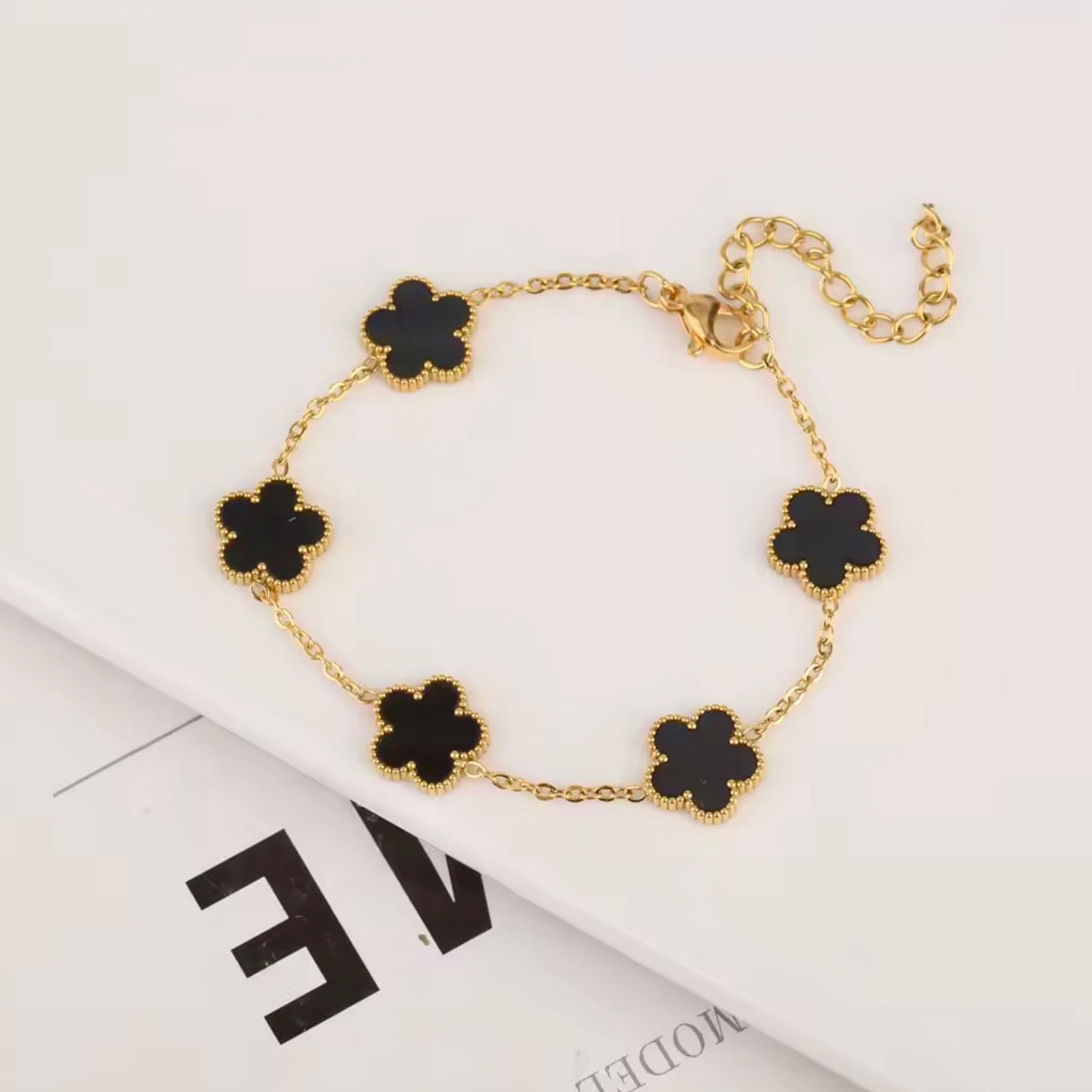 Black Clover Flower Bracelet – 18K Gold Plated Stainless Steel (Adjustable)