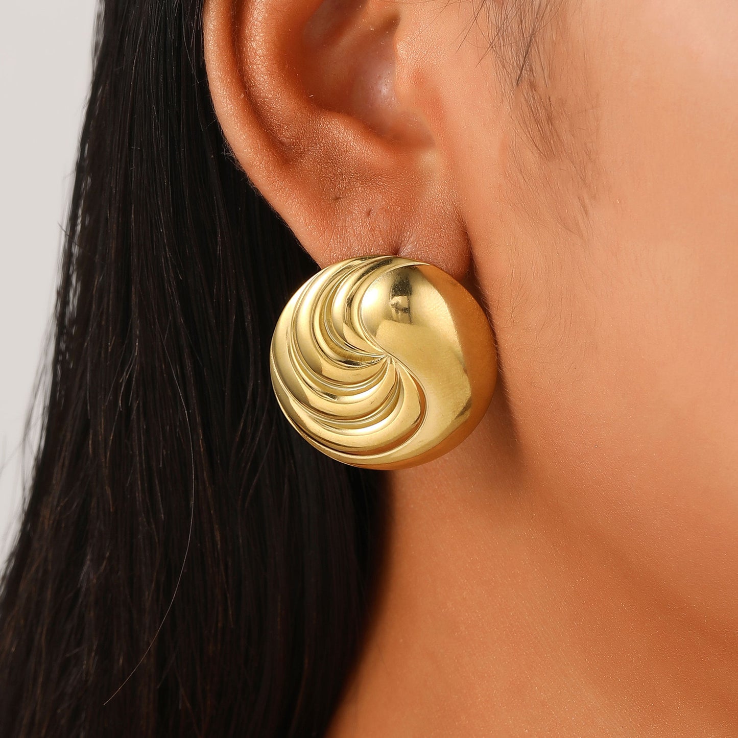 18K Gold Plated Textured Disc Stud Earrings – Hypoallergenic Stainless Stee