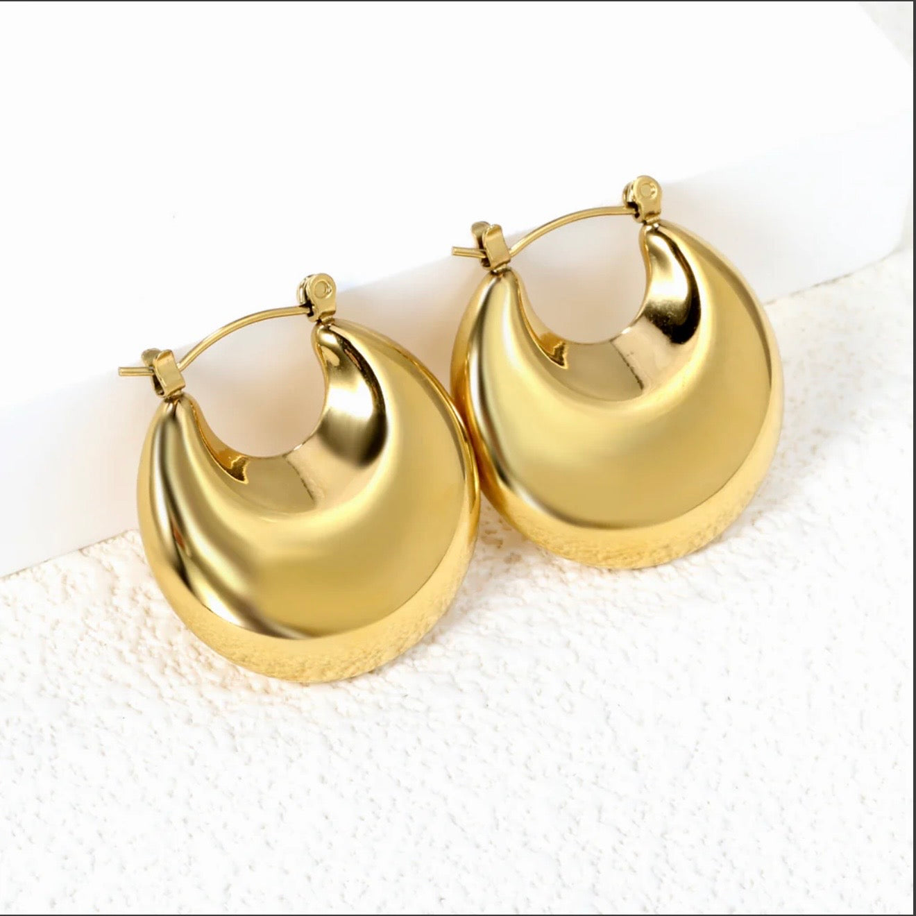 Chunky Crescent Hoop Earrings – 18K Gold Plated Stainless Steel (Waterproof & Hypoallergenic)