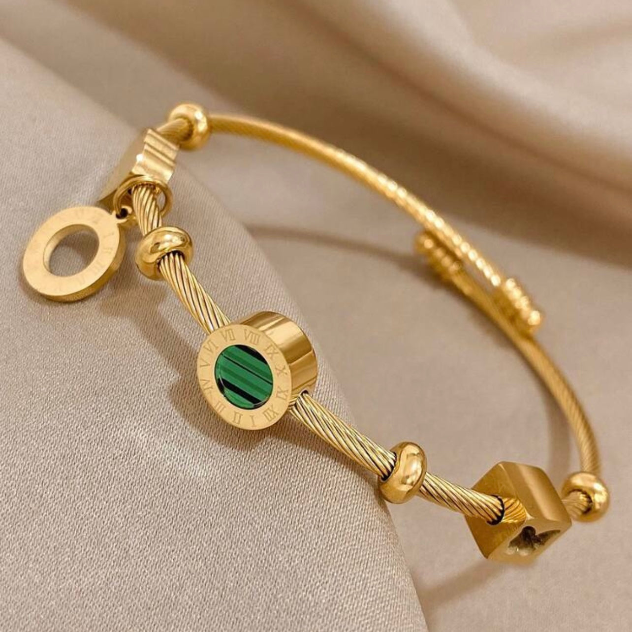 Gold Cable Bracelet with Green Roman Charm – Elegant Minimalist Design