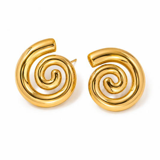 Vergoldete Spiralohrringe mit Muschelmotiven