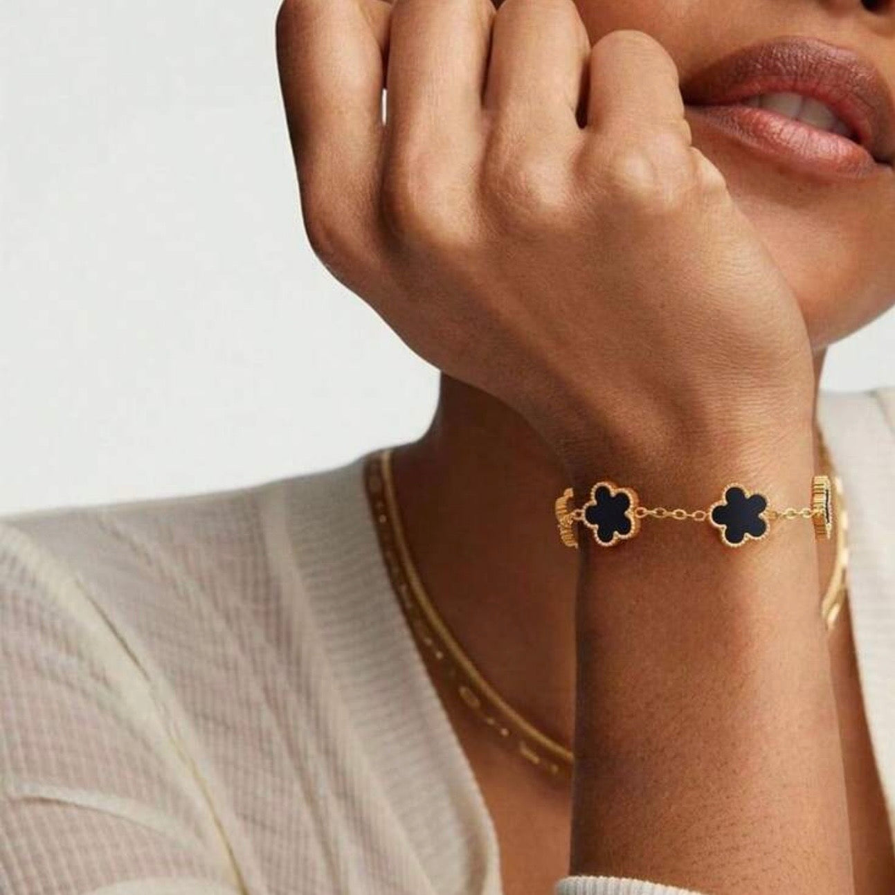 Black Clover Flower Bracelet – 18K Gold Plated Stainless Steel (Adjustable)
