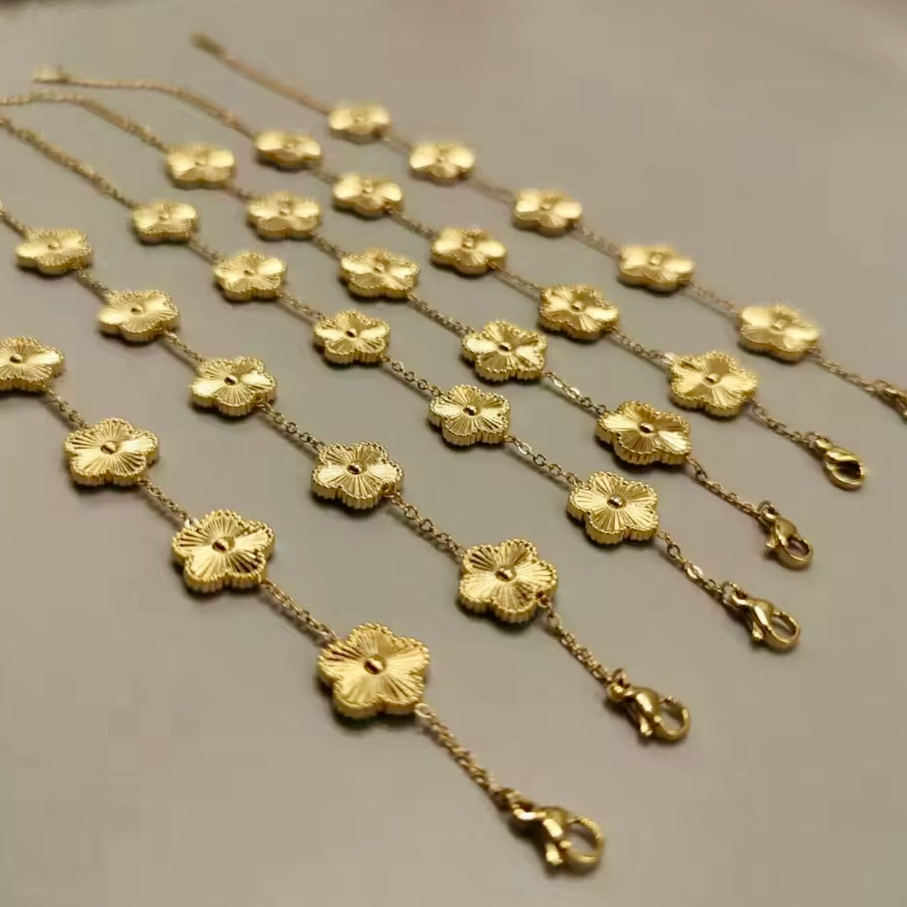 Golden Bloom Flower Bracelet – 18K Gold Plated Stainless Steel (Adjustable)