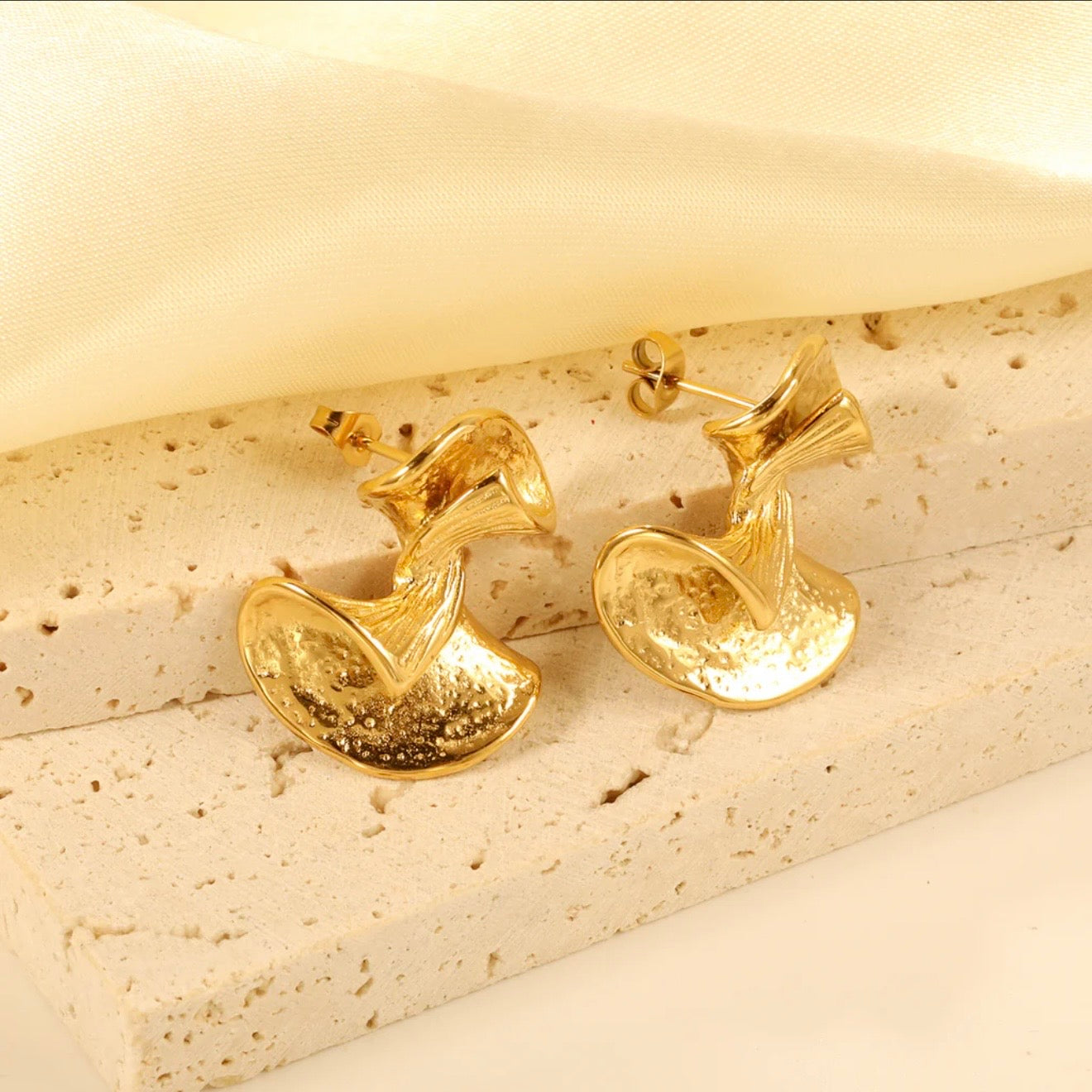 Abstract Gold Statement Earrings – Sculptural Fan Design