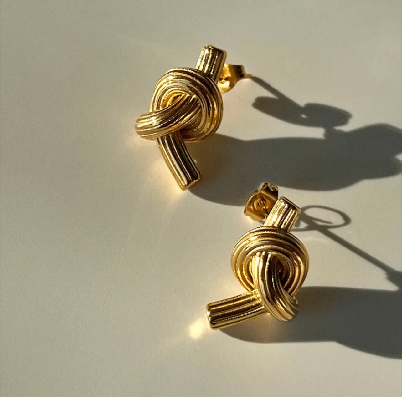 18K Gold Plated Luxurious French Style Solid Color Knot Stainless Steel Ear Stud