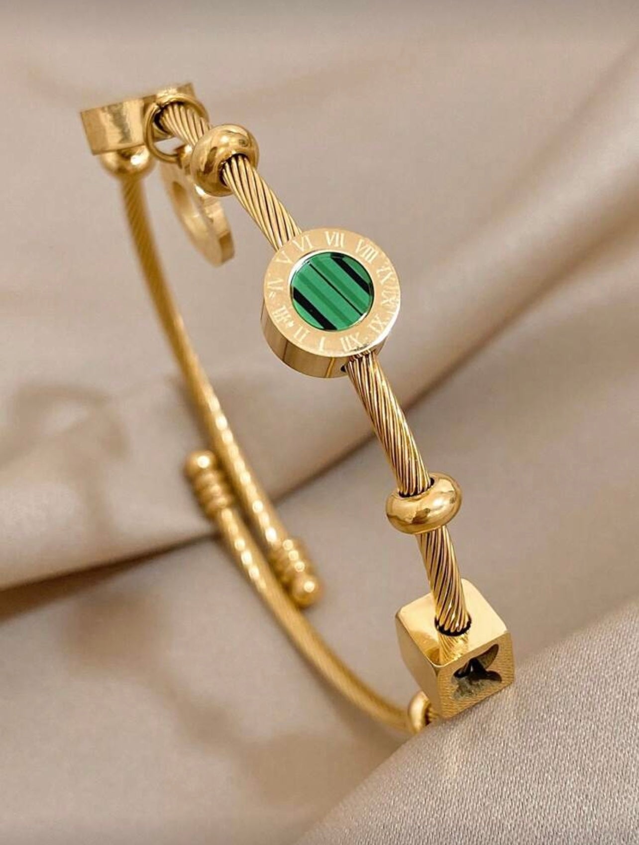 Gold Cable Bracelet with Green Roman Charm – Elegant Minimalist Design